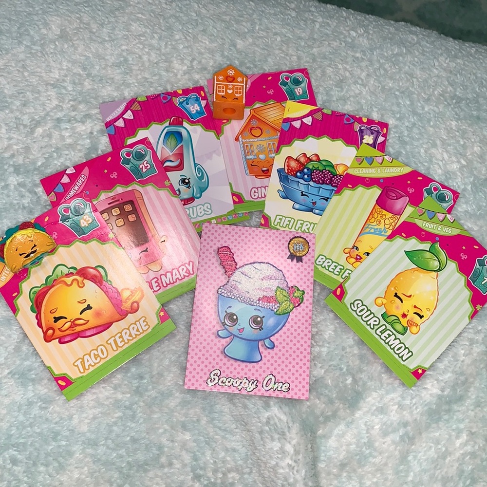Shopkins Collectible cards 8 w/ figures